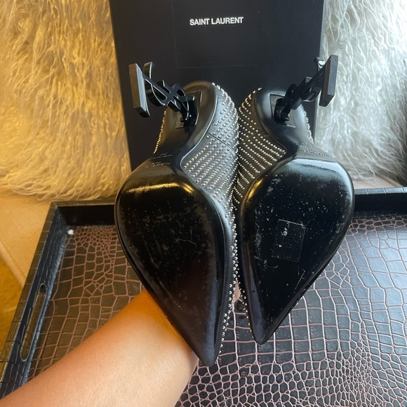 Saint Laurent Opyum 110
YSL Logo Heel Leather Pump with Studs. - Picture 3 of 7